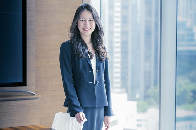 Emma Ng, Associate